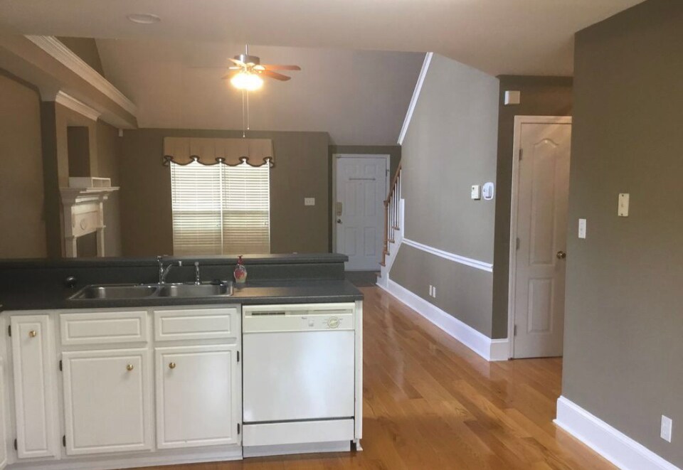 Kitchen - 2020 Glennfield Ln