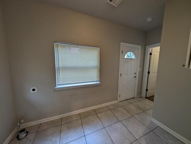 Building Photo - 2235 E 10th St