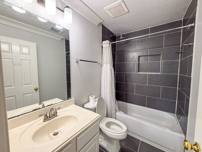 Building Photo - 19207 Poplar Trails Ln