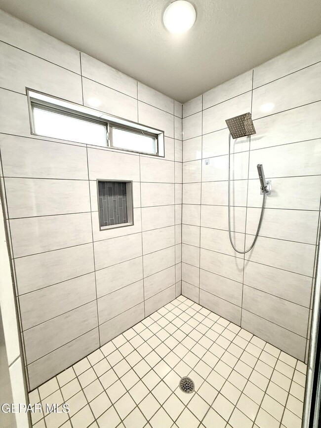 Building Photo - 12824 Linstead Ave