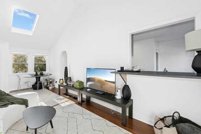 Building Photo - 2 Cross Hwy