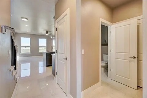 Building Photo - 617 Abadan Dr