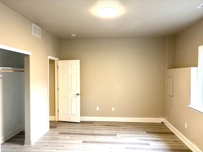 Building Photo - Stunning 4 bed 2 bath rental near Regis in...
