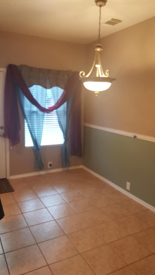 DIN 12X11, Eat-in kitchen overlooking private back patio &amp; yard. Popular Open Floor Plan- Breakfast Area/Nook - Walk-in Pantry -Draper - 23619 Twisting Falls Drive