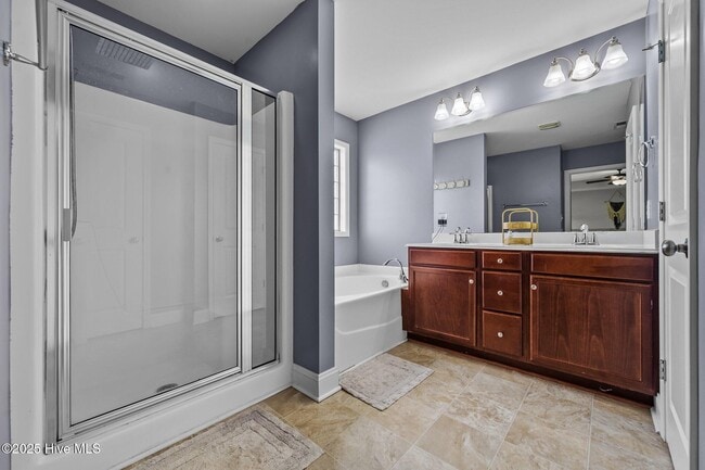 Building Photo - 300 Onyx Ct