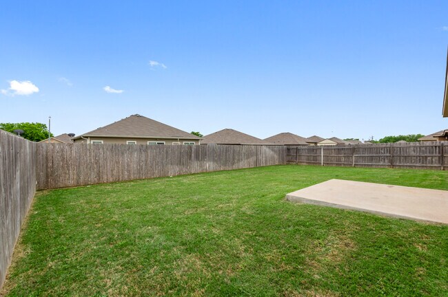 Building Photo - 8011 Fieldstone Dr