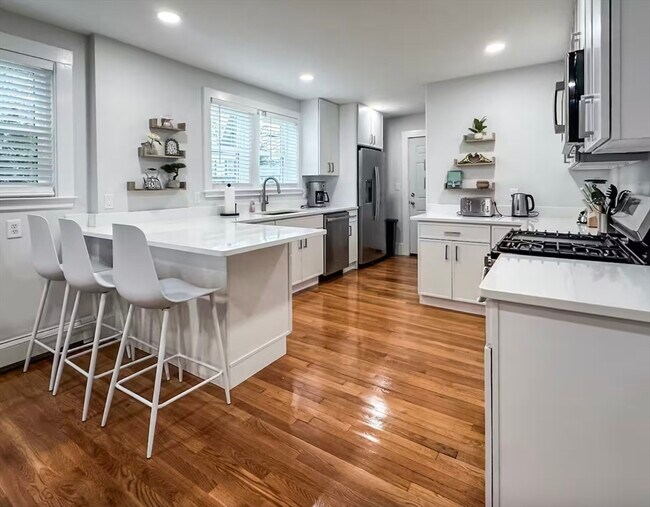 Building Photo - 65-67-67 St James Cir