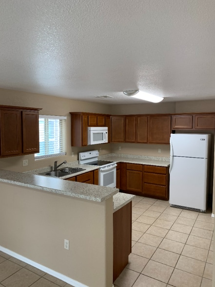 Building Photo - 6345 Reynolds Dr