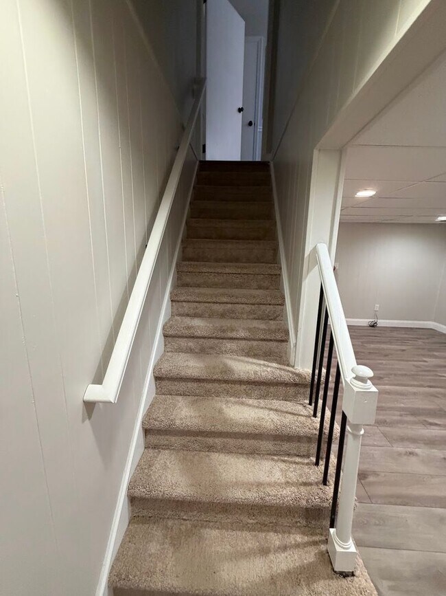 Building Photo - 3 Bedroom Townhouse