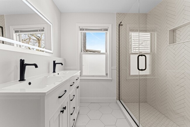 Building Photo - 9 Dexter St