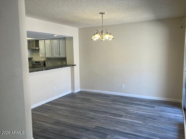 Building Photo - 530 E Kerry Ln