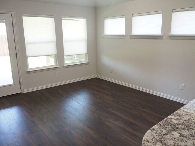 Building Photo - Must See 4 Bed 3 Bath Home in Aubrey