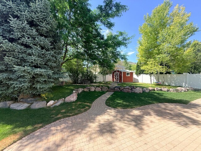 Building Photo - OPEN HOUSE | Spacious Herriman Home Featuring a Large, Well-Maintained Fenced Backyard and Basement