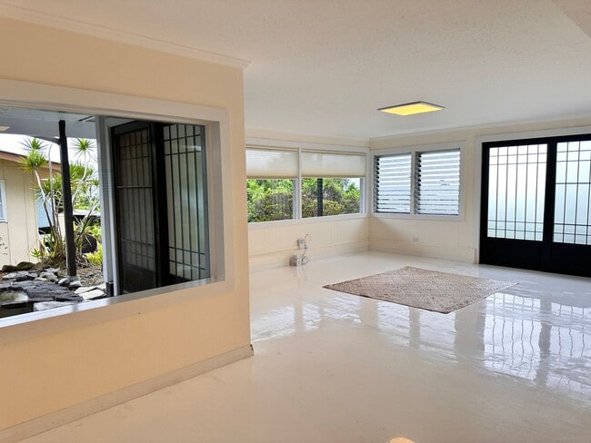 Building Photo - Kaumana Terrace Home