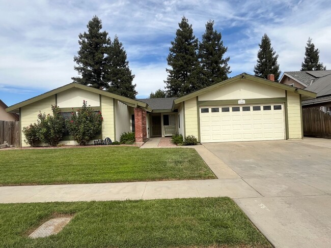 Primary Photo - Charming home for rent in Tulare! Availabl...