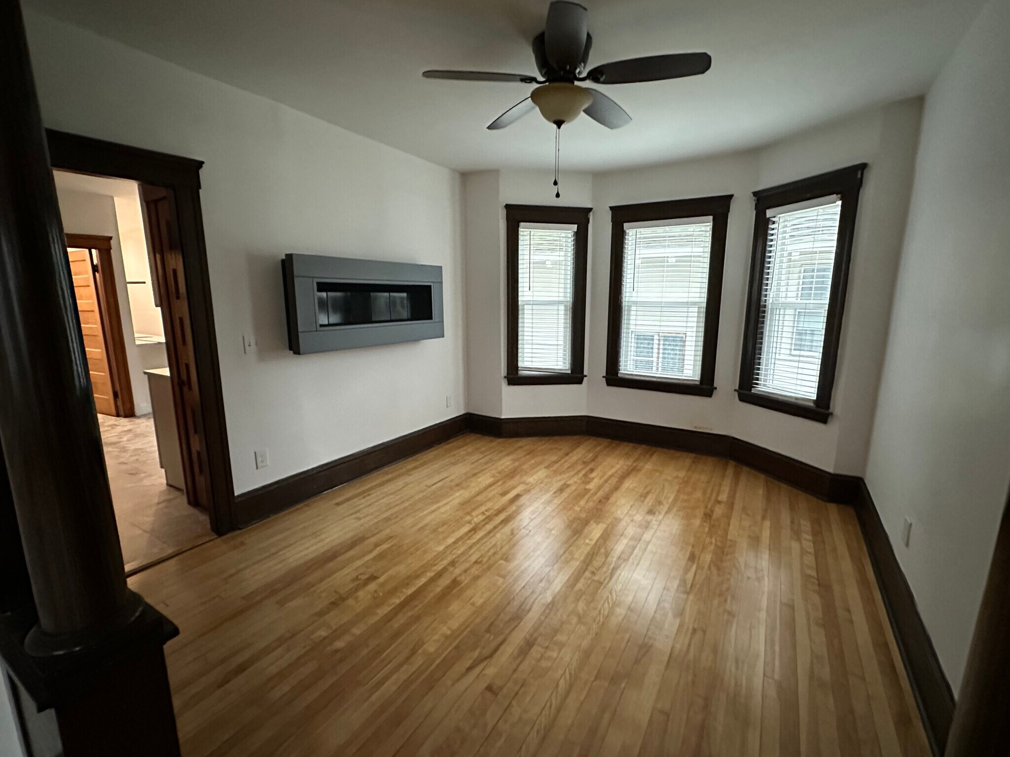 Building Photo - 25 Dustin St