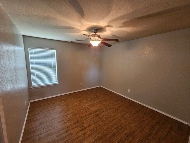 Building Photo - Nice 3 bedroom in west Fayetteville