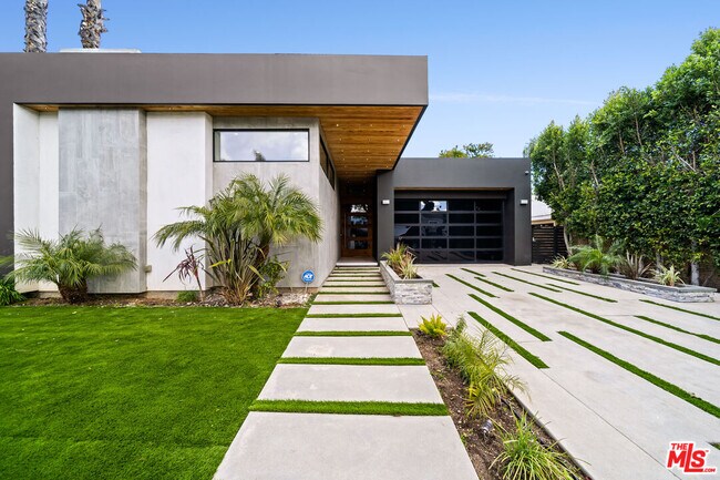 Building Photo - 4458 Mammoth Ave