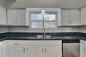 Building Photo - 3806 Village Oaks Dr