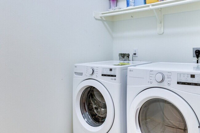 Building Photo - 5911 Indian Hills Ln