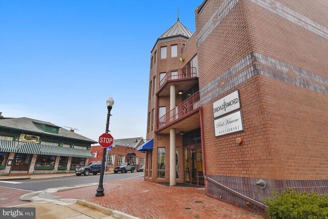 Building Photo - 13358 Sherwood Park Ln