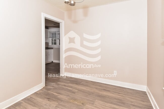 Building Photo - 2117 Roosevelt Dr