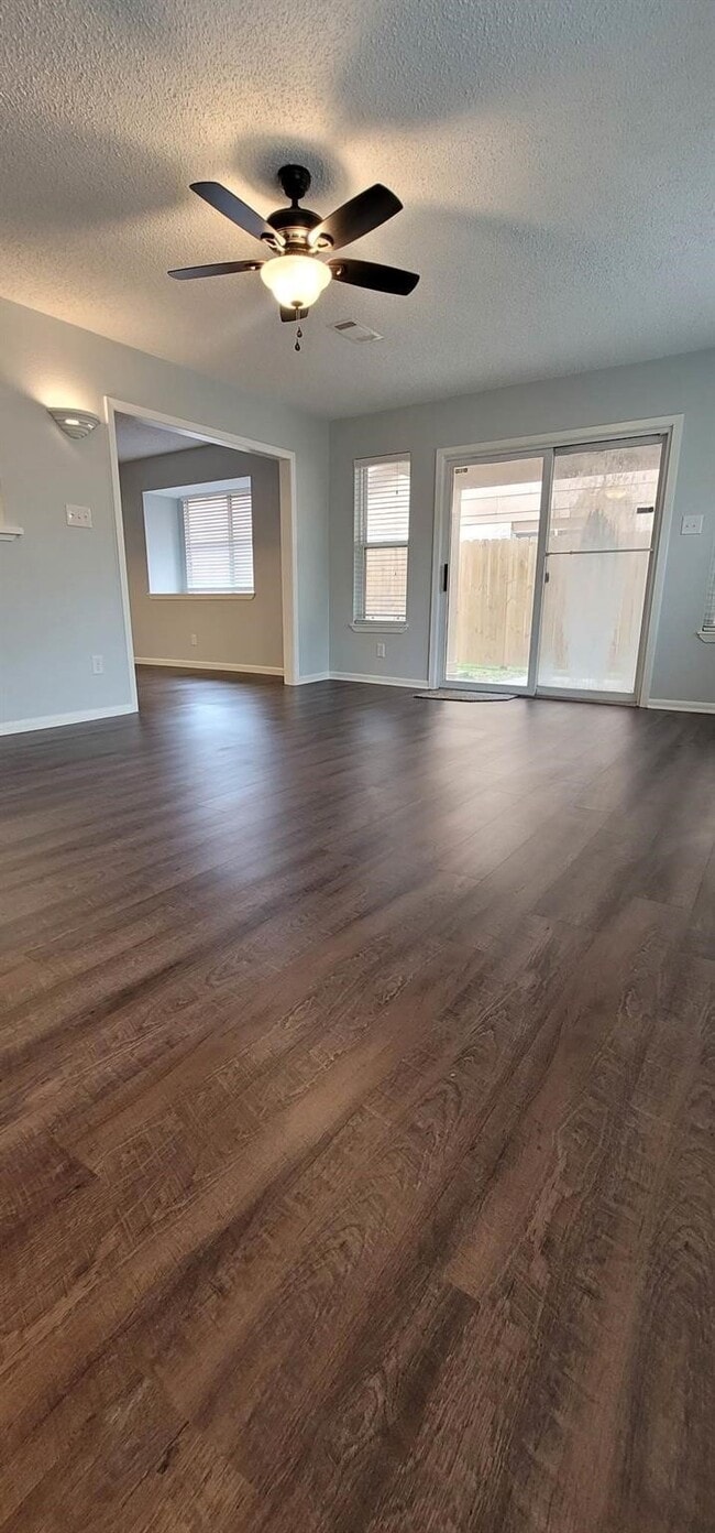 Building Photo - 9614 Charter Ridge Dr