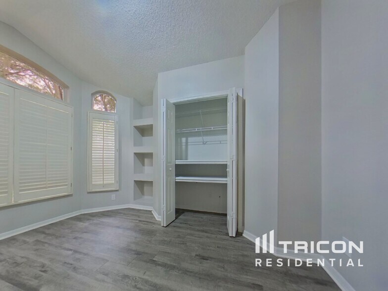 Building Photo - 906 Woodcraft Dr