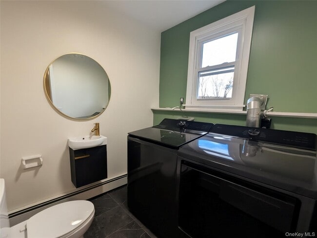 Building Photo - 727 NY-302