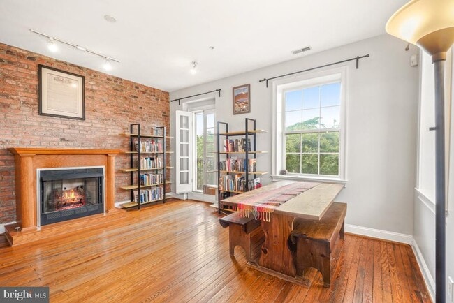 Building Photo - 1543 6th St NW