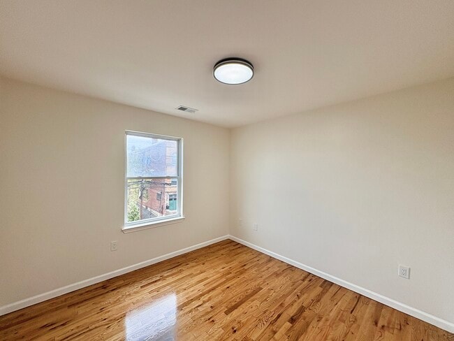 Building Photo - 156 Ridgewood Ave