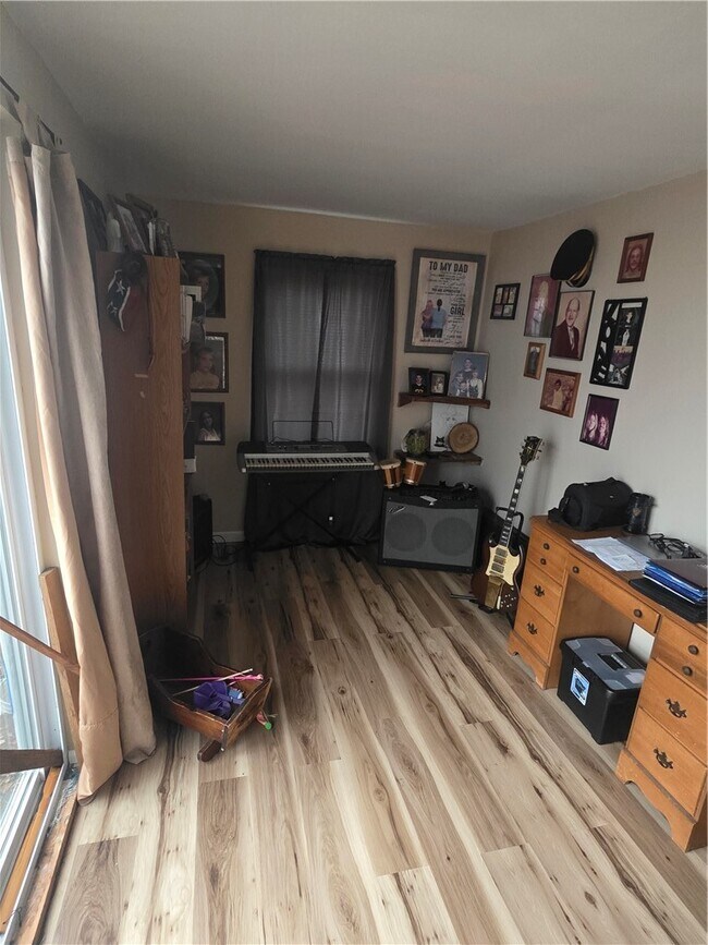 Building Photo - 1190 Kent Rd