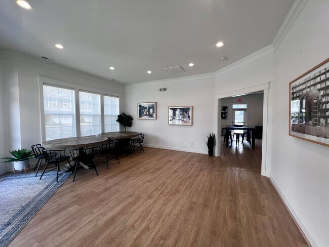 Building Photo - 2542 Fieldsway Dr