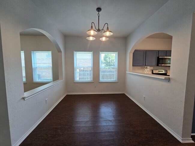 Building Photo - Charming Single Story 4bed 2 bath home in ...