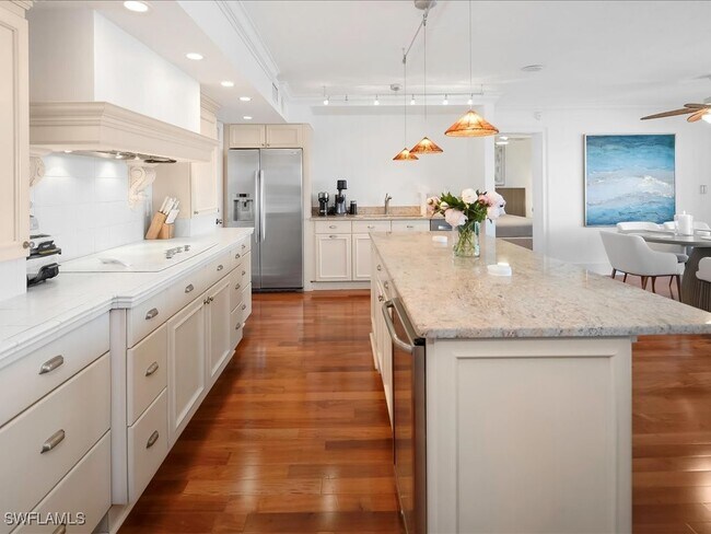 Building Photo - 2750 Gulf Shore Blvd N