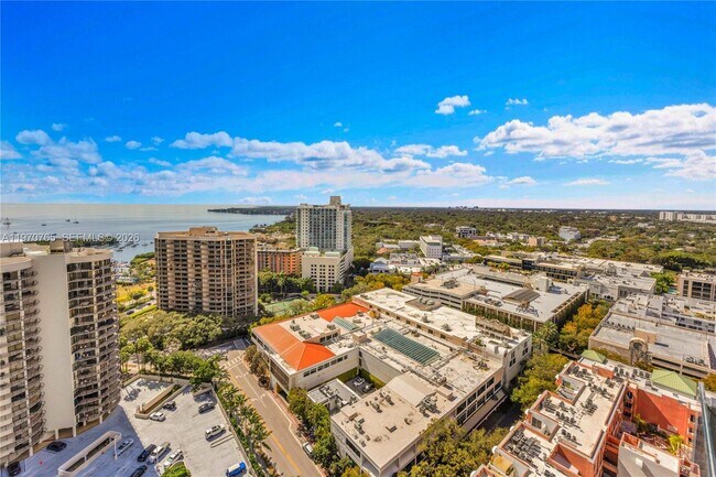 Building Photo - 2831 S Bayshore Dr