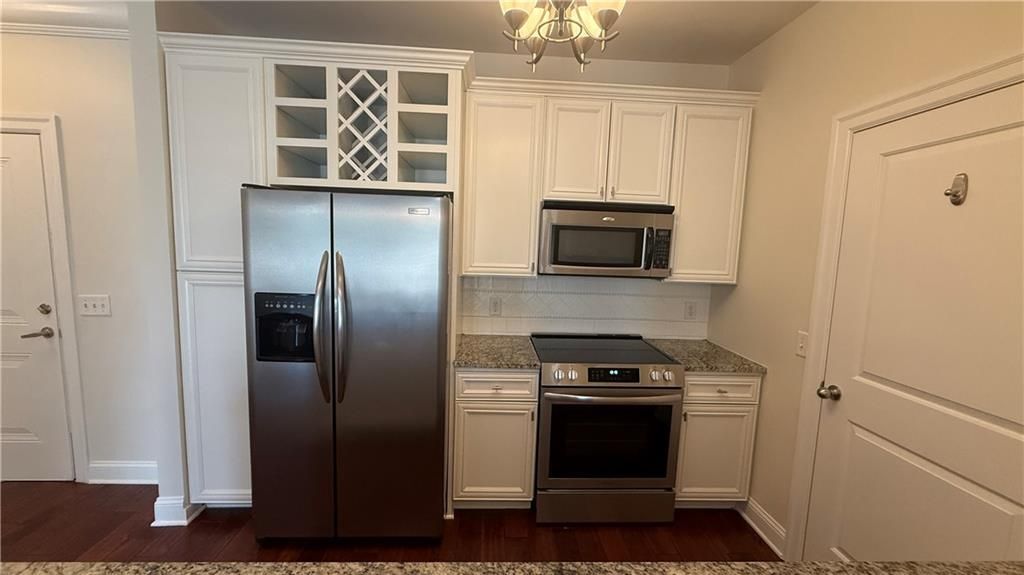 Building Photo - 901 Abernathy Rd NE