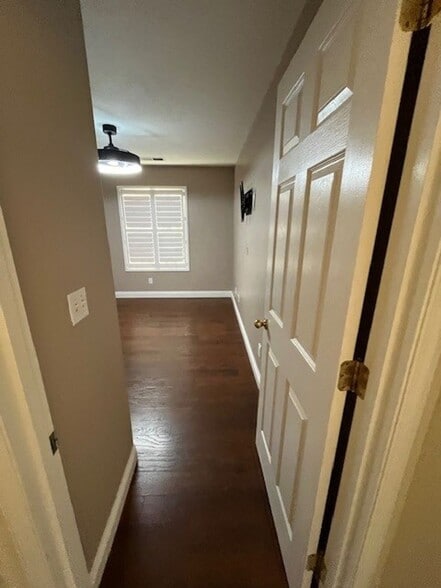 Building Photo - 402 N Amador St