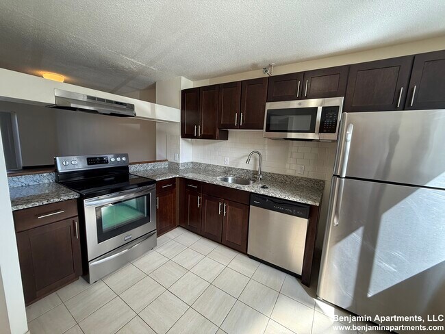 Building Photo - 152 North Beacon St