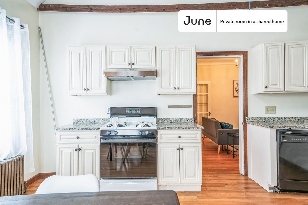 Building Photo - Room in Shared 4 bed/1.5 bath home