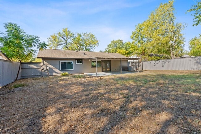 Building Photo - 504 Seminole Dr