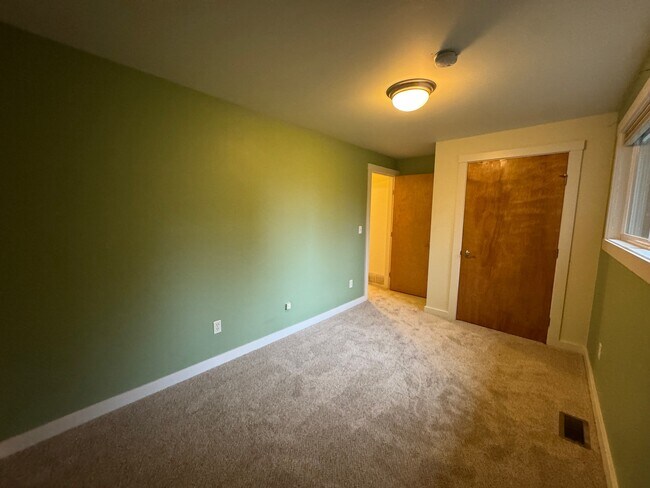 Building Photo - 11022 Palisades Ave SW