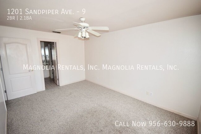 Building Photo - 2 bed 2.5 bath Townhouse in Mcallen