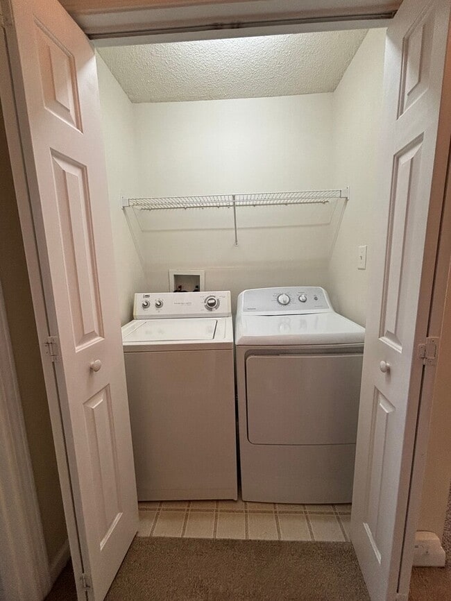 Building Photo - Spacious 3 bedrooms 2 ½ bath home in Rolli...