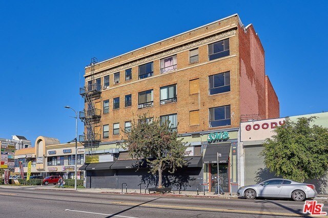 Building Photo - 5425 Santa Monica Blvd