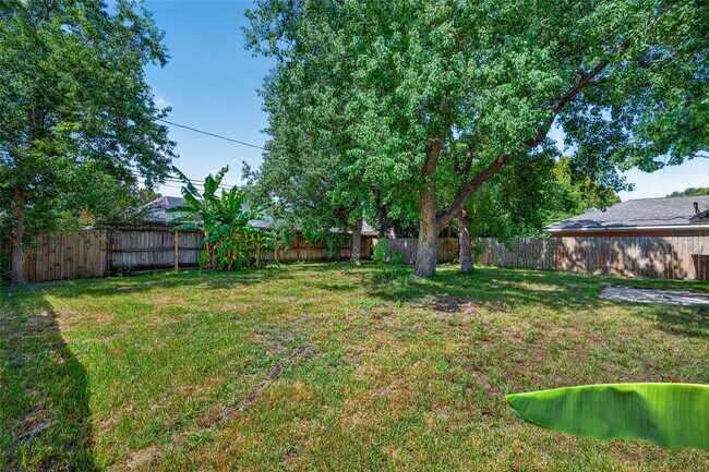 Building Photo - 7607 Tanager St