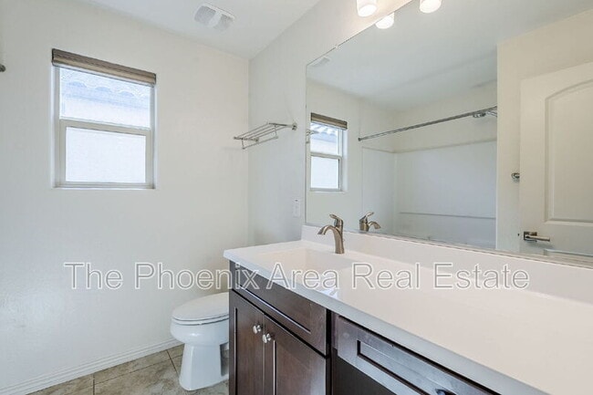 Building Photo - 3947 E Constitution Dr