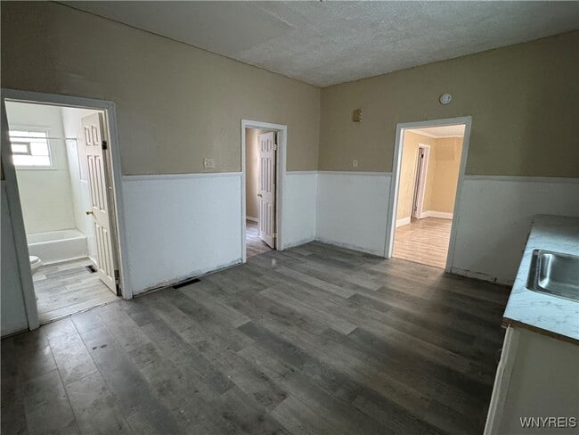 Building Photo - 540 Willett St