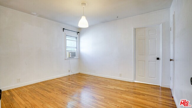 Building Photo - 6632 W 87th St