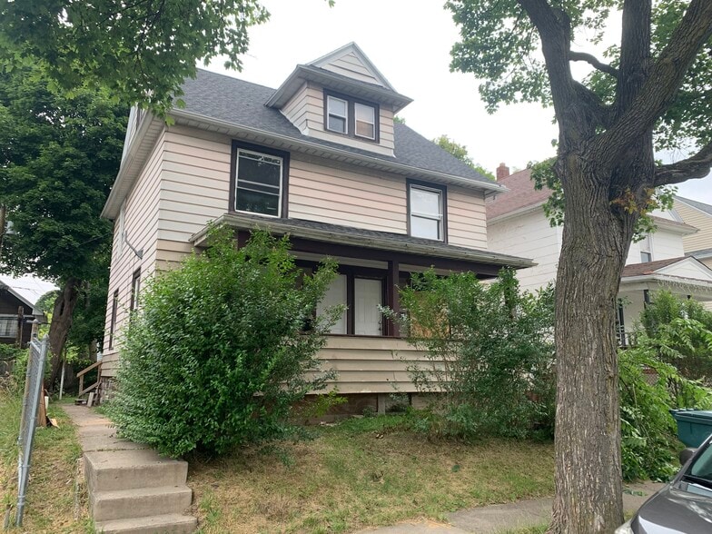 Primary Photo - 88 Fairbanks St
